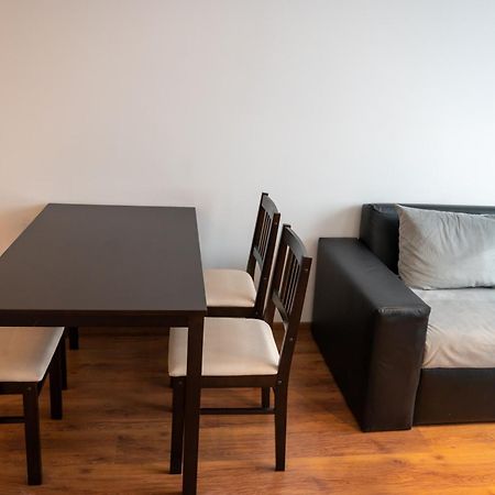 Sunny 1Bdr Apartment Near Center Szófia Kültér fotó