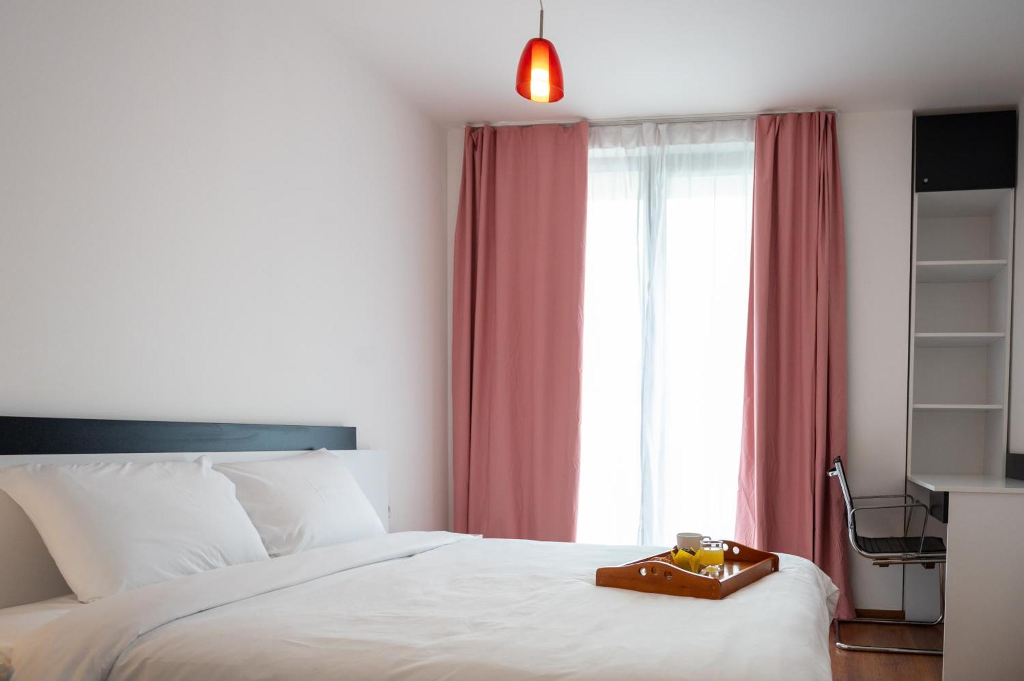 Sunny 1Bdr Apartment Near Center Szófia Kültér fotó