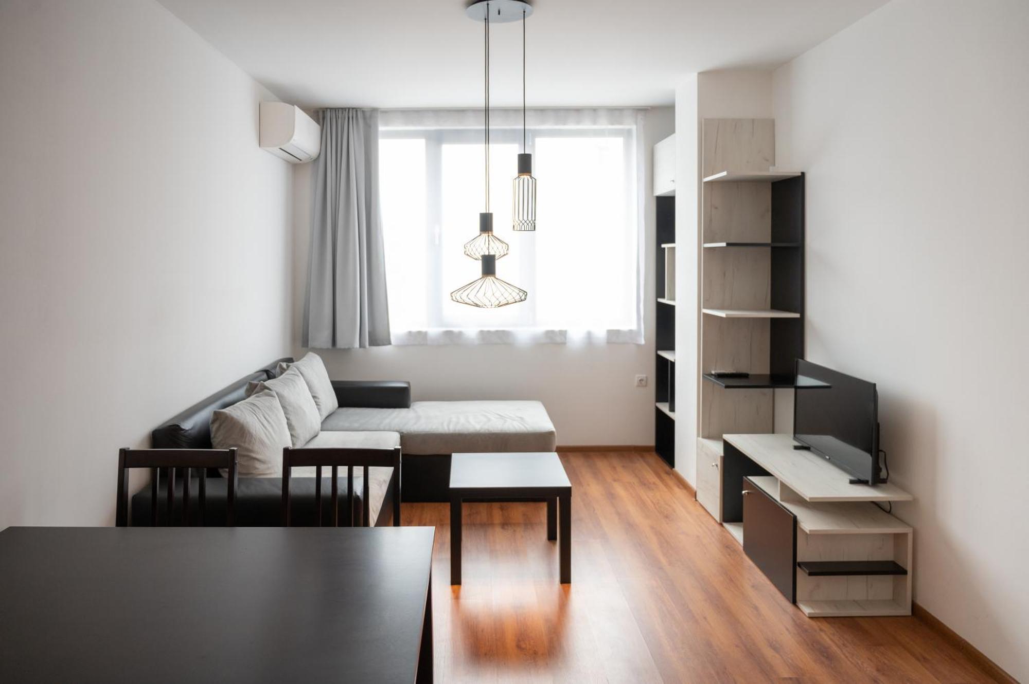 Sunny 1Bdr Apartment Near Center Szófia Kültér fotó