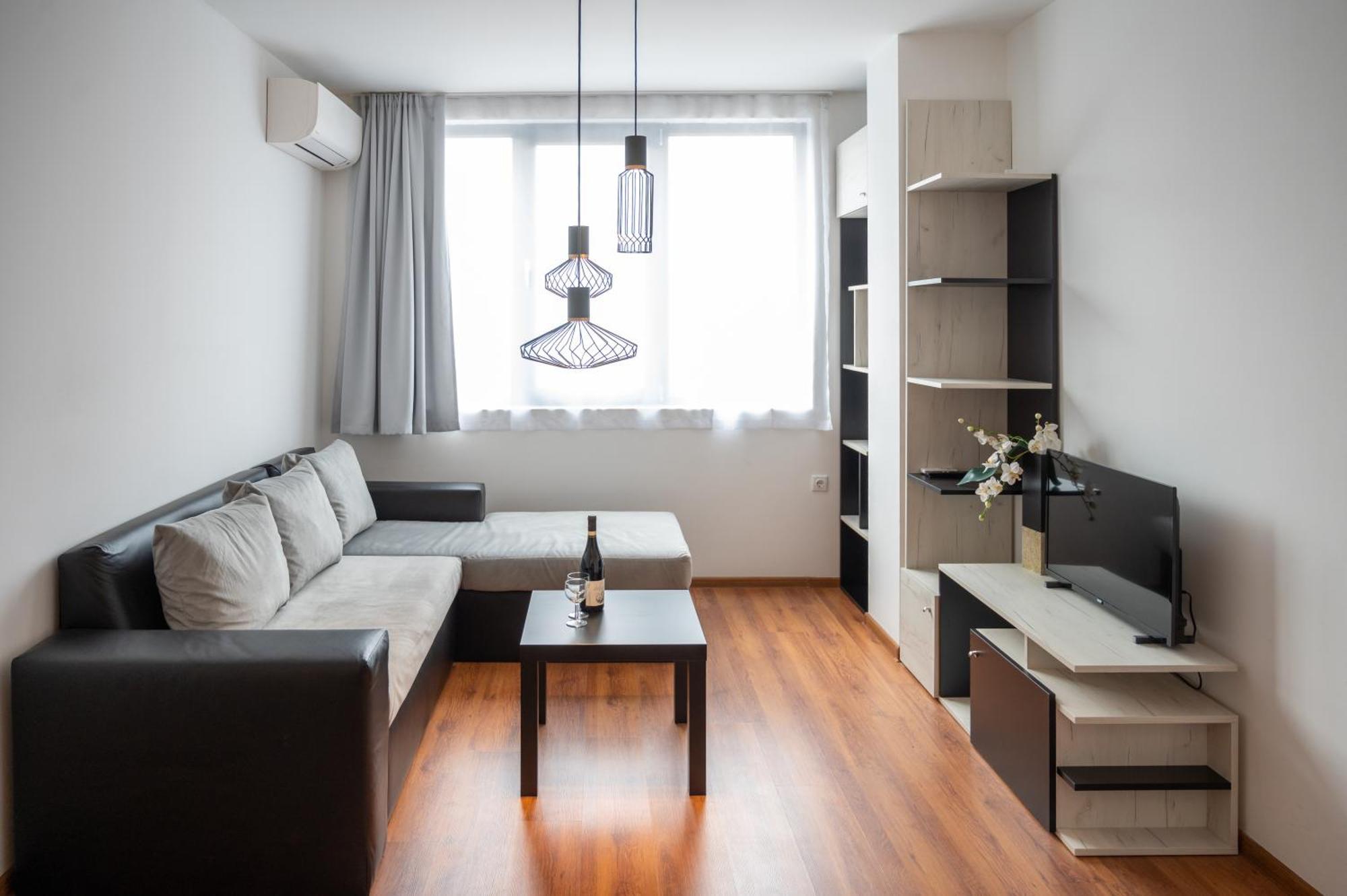 Sunny 1Bdr Apartment Near Center Szófia Kültér fotó
