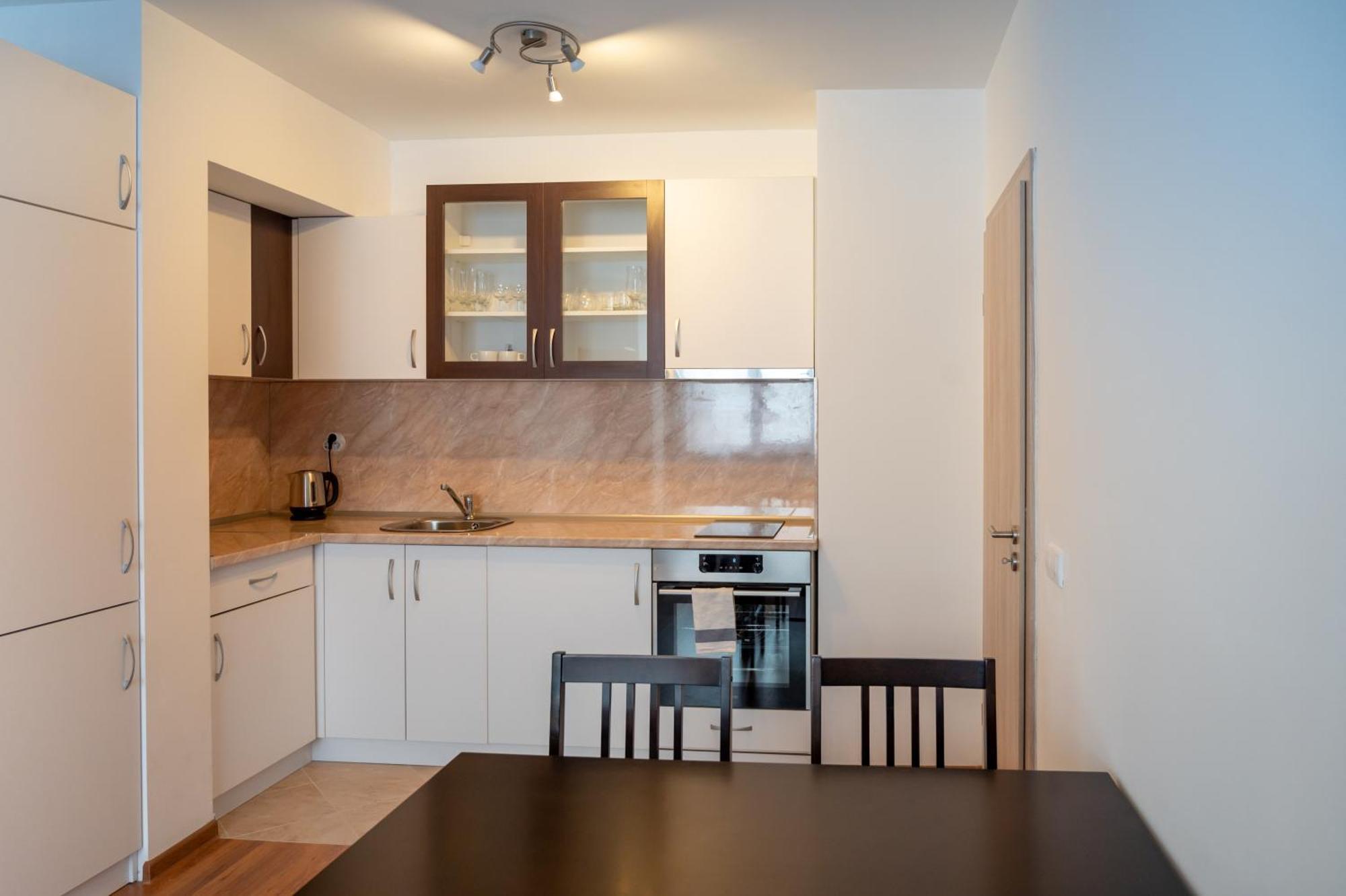 Sunny 1Bdr Apartment Near Center Szófia Kültér fotó