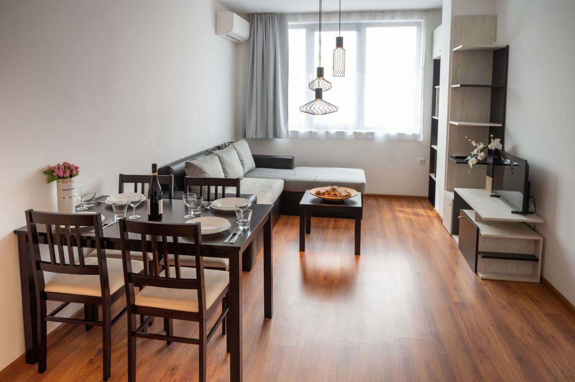 Sunny 1Bdr Apartment Near Center Szófia Kültér fotó